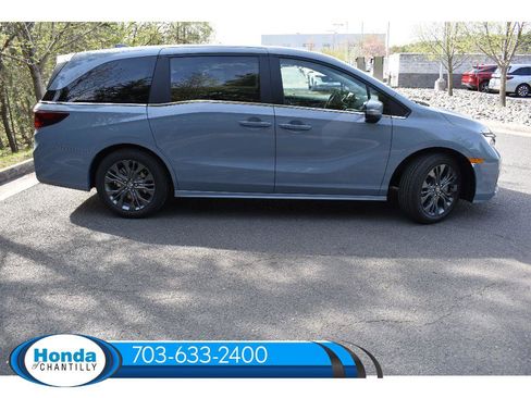 New 2026 Honda Odyssey Touring image 8