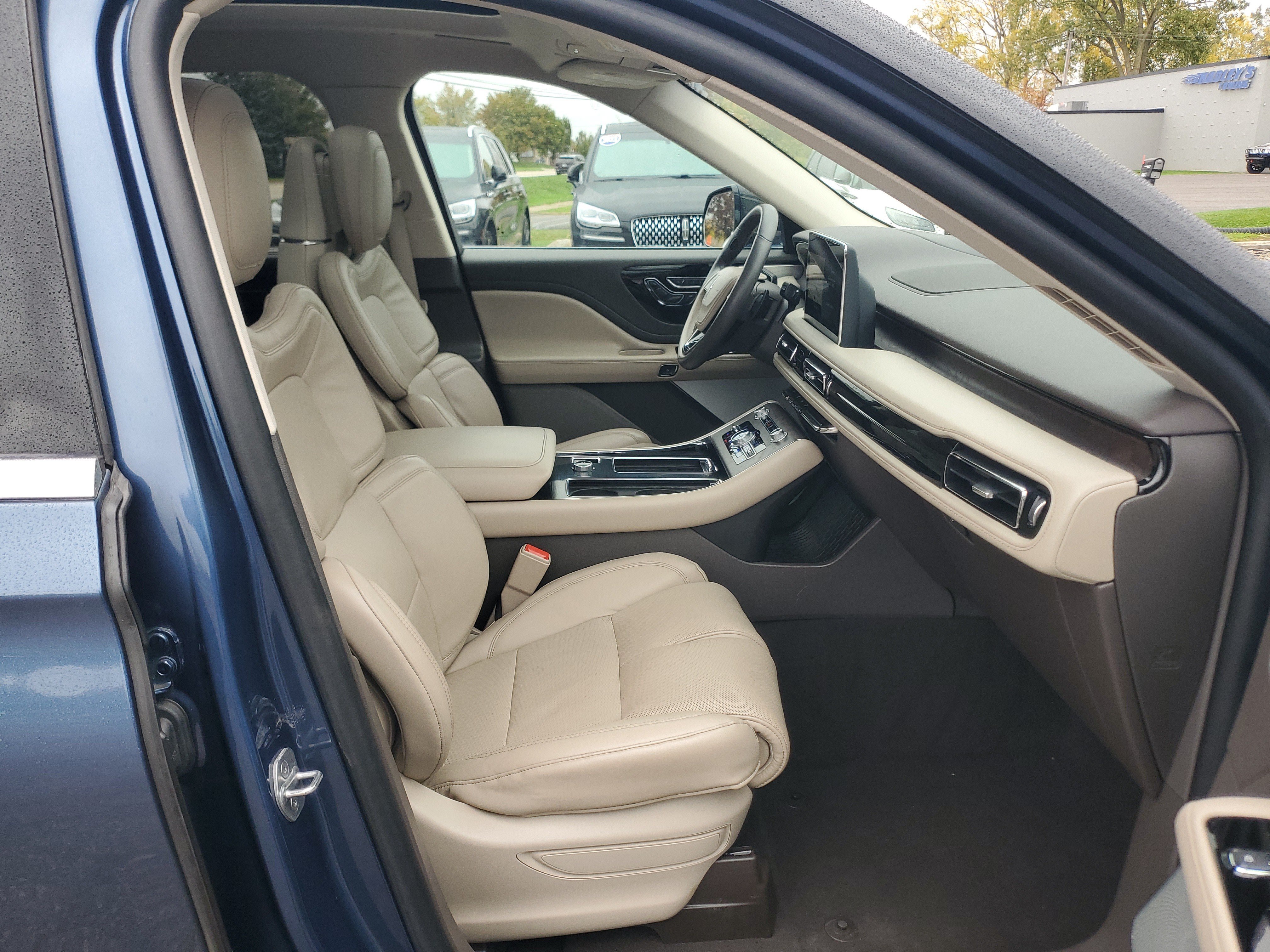 Certified 2020 Lincoln Aviator Reserve w/ Equipment Group 202A AWD/4WD image 8