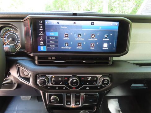 Certified 2024 Jeep Wrangler Sport AWD/4WD image 17