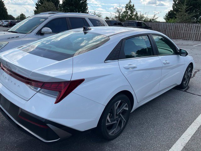 Used 2025 Hyundai Elantra SEL FWD image 6
