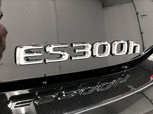 Used 2025 Lexus ES 300h w/ Premium Package image 8