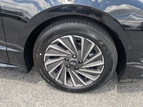 New 2025 Hyundai Sonata Limited FWD image 11