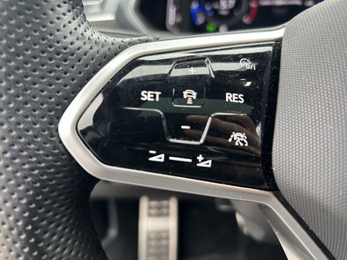 Used 2022 Volkswagen Tiguan SEL R-Line image 20