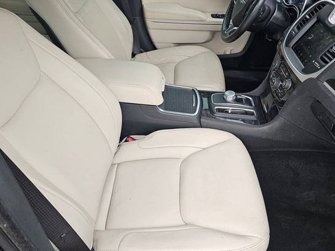 Used 2019 Chrysler 300 Touring w/ Quick Order Package 2EF RWD image 11