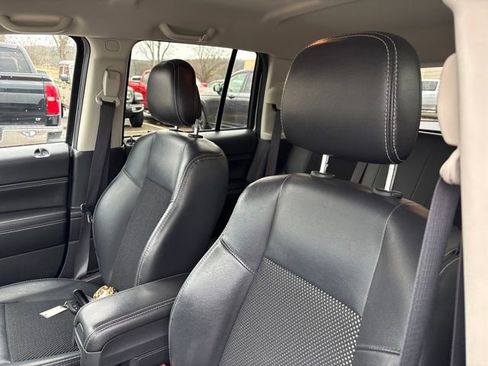 Used 2016 Jeep Compass Latitude w/ Mopar Chrome Accents Group image 9