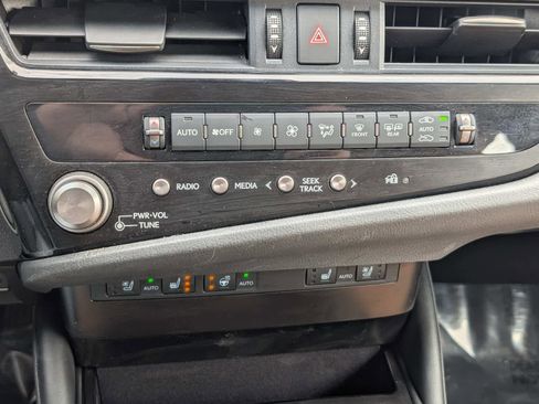 Used 2024 Lexus ES 350 w/ Premium Package image 26