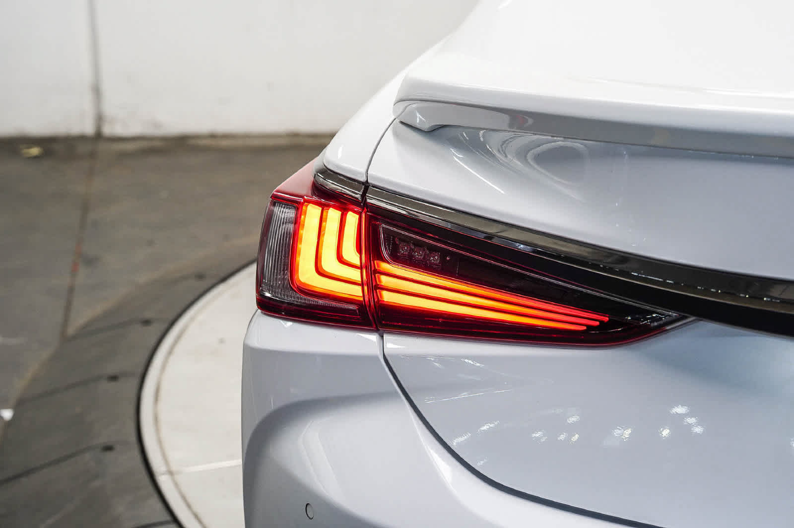 Used 2022 Lexus ES 350 F Sport w/ Accessory Package FWD image 11