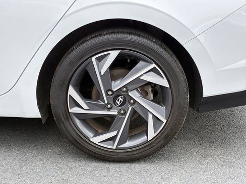 Used 2025 Hyundai Elantra Limited FWD image 47