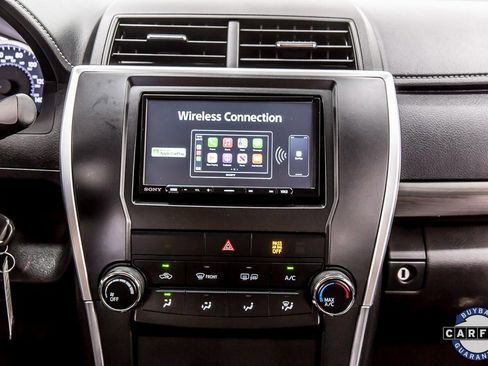 Used 2017 Toyota Camry LE image 18