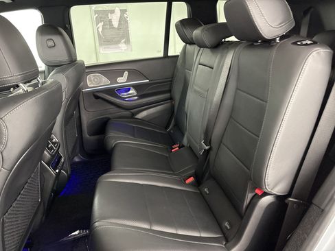 Used 2025 Mercedes-Benz GLS 450 4MATIC image 14
