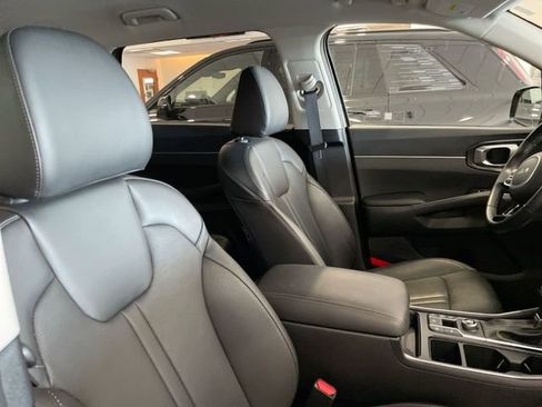 Used 2024 Kia Sorento S image 18