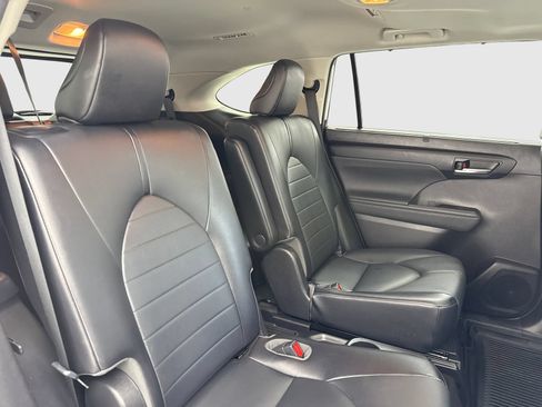 Used 2021 Toyota Highlander XLE FWD image 45