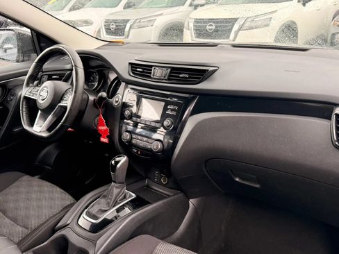 Used 2018 Nissan Rogue Sport SV w/ SV All-Weather Package AWD/4WD image 16