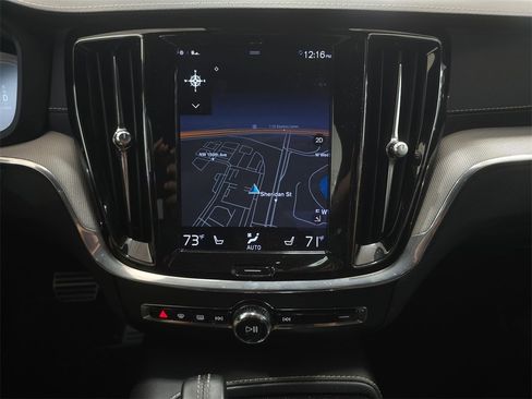 Used 2022 Volvo S60 T8 R-Design image 20