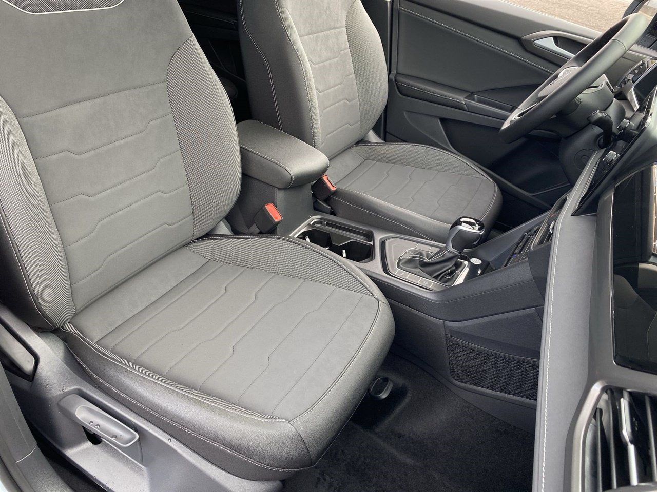 New 2026 Volkswagen Taos SE FWD image 7