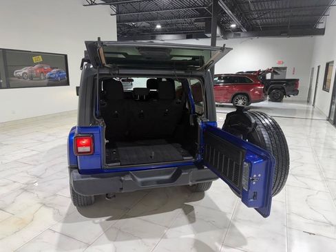 Used 2020 Jeep Wrangler Unlimited Sahara AWD/4WD image 13