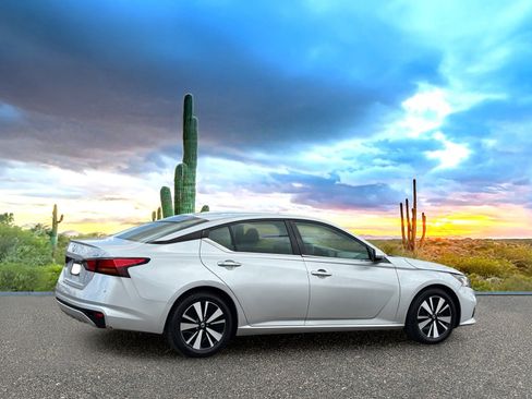 Used 2021 Nissan Altima 2.5 SV FWD image 5