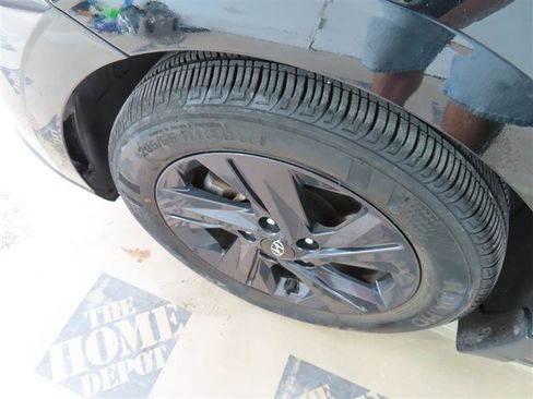 Used 2023 Hyundai Elantra SEL FWD image 6