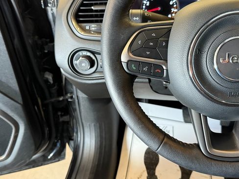 Used 2022 Jeep Renegade Latitude w/ Convenience Group image 10