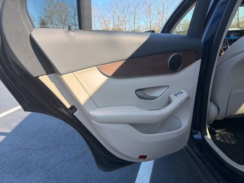 Used 2022 Mercedes-Benz GLC 300 4MATIC image 21