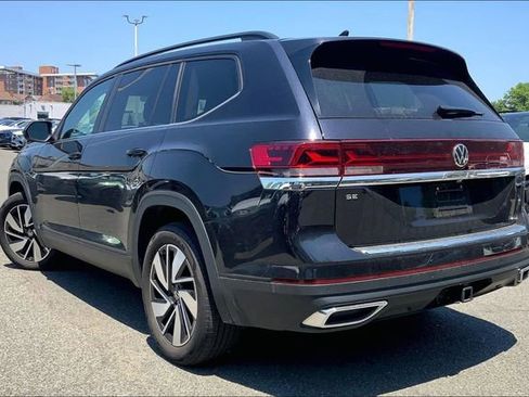 Used 2024 Volkswagen Atlas SE AWD/4WD image 3