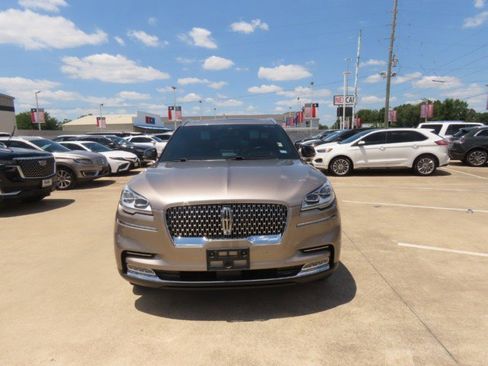 Used 2021 Lincoln Aviator Reserve w/ Equipment Group 202A AWD/4WD image 4