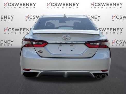 Used 2022 Toyota Camry SE FWD image 4