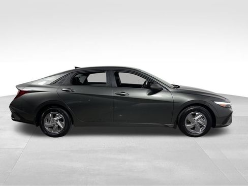 New 2026 Hyundai Elantra SE image 6