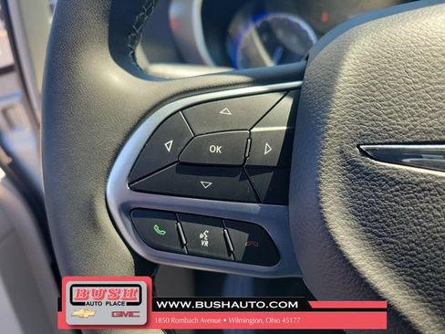 Used 2024 Chrysler Pacifica Touring-L FWD image 22