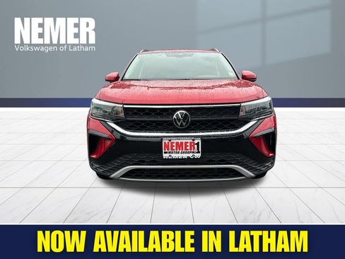Certified 2023 Volkswagen Taos SE w/ Panoramic Sunroof Package FWD image 6