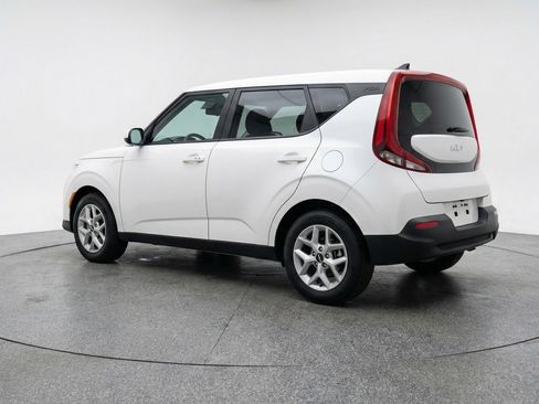 Used 2025 Kia Soul LX w/ LX Technology Package FWD image 6