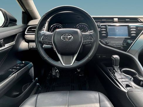 Used 2018 Toyota Camry XLE FWD image 8