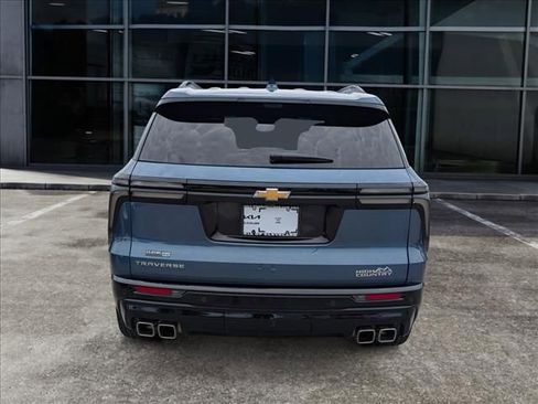 Used 2025 Chevrolet Traverse High Country FWD image 6
