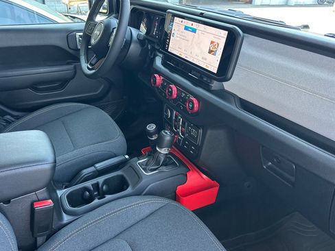 Used 2025 Jeep Wrangler Unlimited Sport AWD/4WD image 16