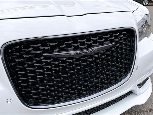 Used 2023 Chrysler 300 Touring L w/ Comfort Group RWD image 28