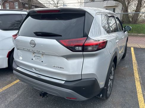 Used 2023 Nissan Rogue SV image 6