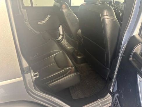 Used 2017 Jeep Wrangler Unlimited Rubicon w/ Dual Top Group AWD/4WD image 14