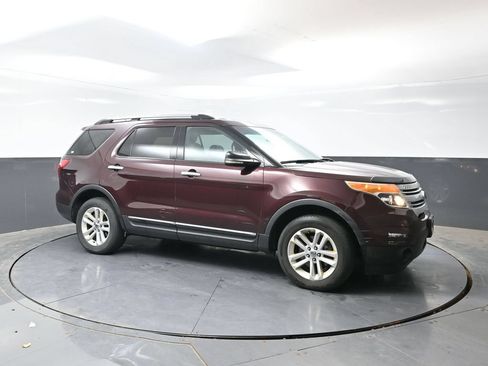 Used 2011 Ford Explorer XLT w/ 202A Rapid Spec Order Code AWD/4WD image 2