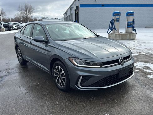 Used 2025 Volkswagen Jetta S image 7