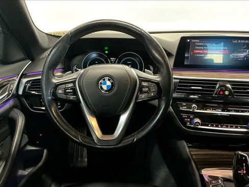 Used 2019 BMW 530e 530e iPerformance image 8