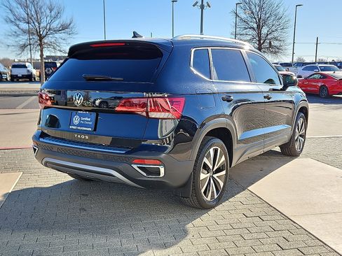 Certified 2023 Volkswagen Taos SE image 3