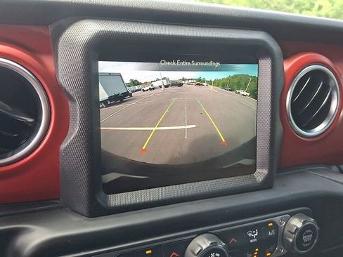 Used 2023 Jeep Wrangler Unlimited Rubicon AWD/4WD image 18