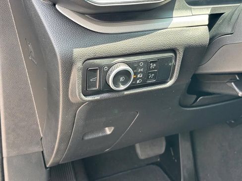 Used 2024 Ford Explorer XLT w/ Equipment Group 202A RWD image 7