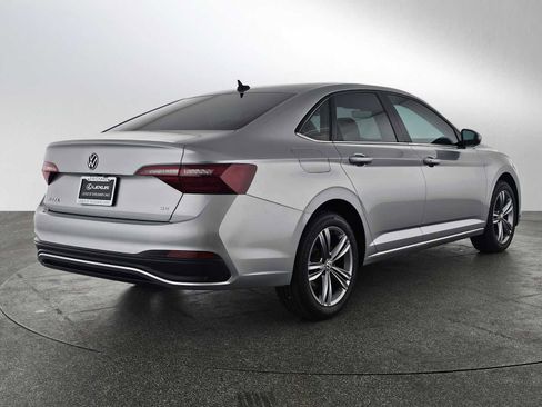Used 2022 Volkswagen Jetta SE FWD image 3