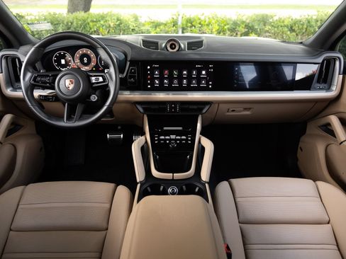 Certified 2025 Porsche Cayenne S AWD/4WD image 12