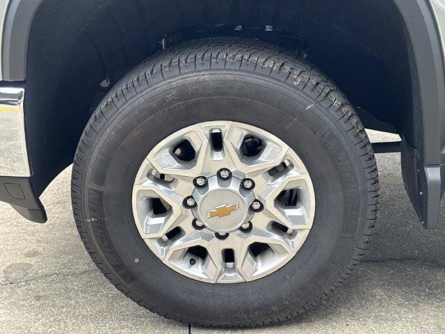 Used 2025 Chevrolet Silverado 3500 LT AWD/4WD image 4