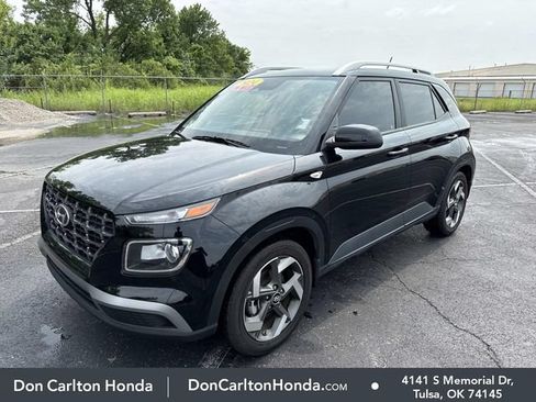 Used 2024 Hyundai Venue SEL FWD image 3