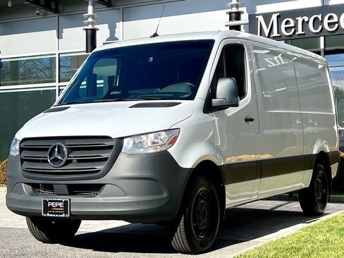 Used 2025 Mercedes-Benz Sprinter 2500 image 3