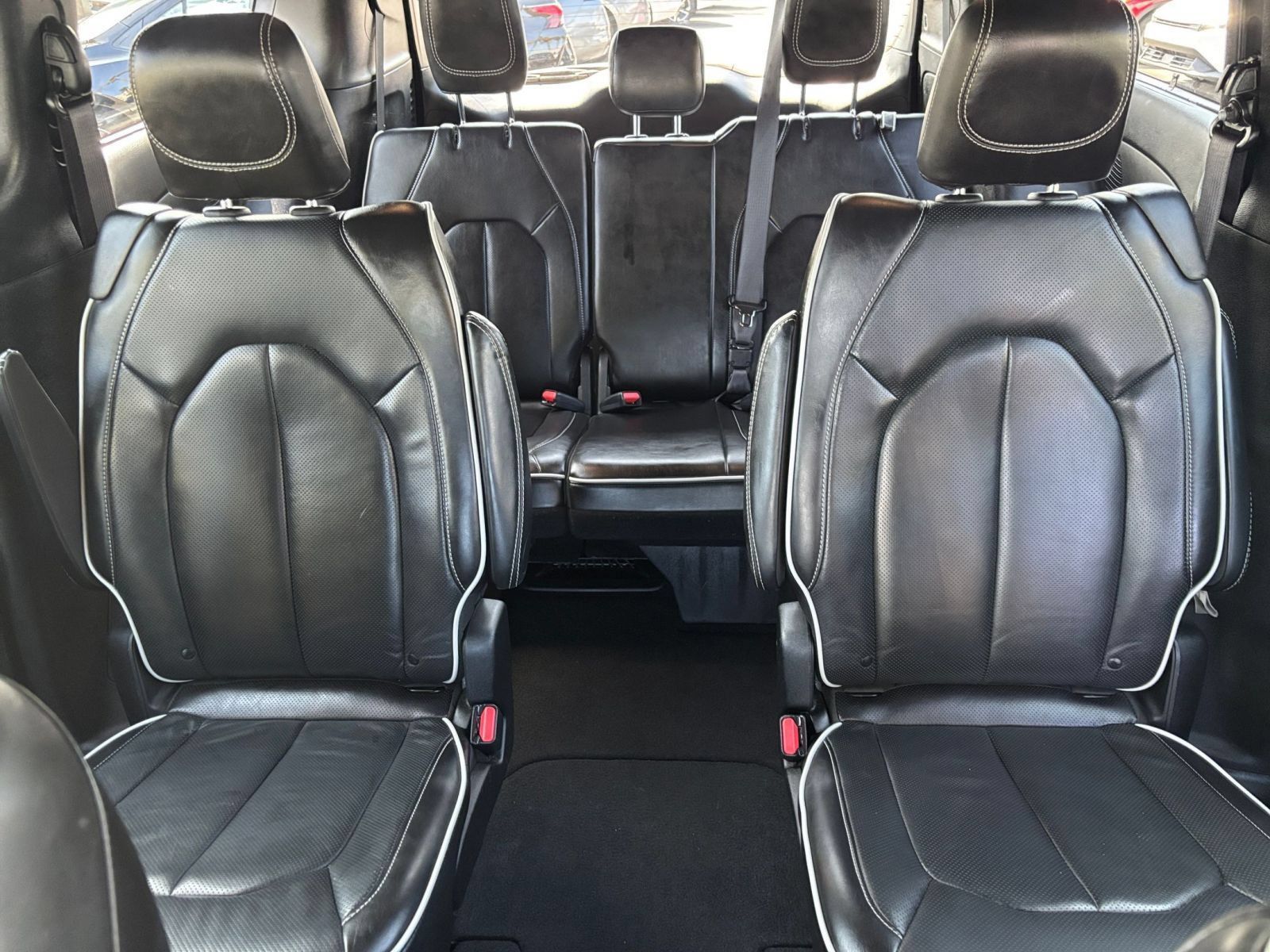 Used 2025 Chrysler Pacifica Limited FWD image 42