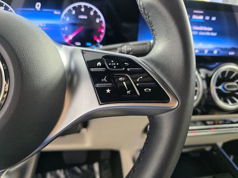 Certified 2025 Mercedes-Benz GLA 250 image 19